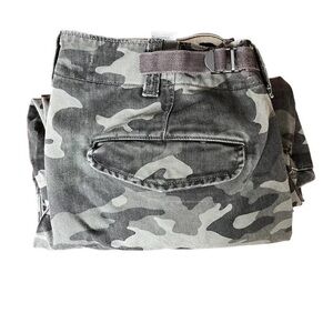 gorgeous dark green camo cargo pants